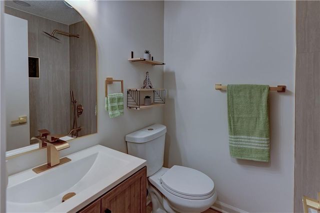 305 Sharon Drive, Lee's Summit, MO 64063