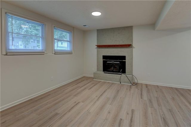 305 Sharon Drive, Lee's Summit, MO 64063