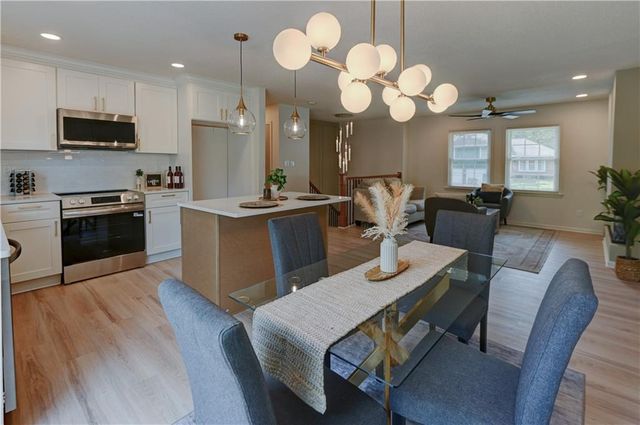305 Sharon Drive, Lee's Summit, MO 64063