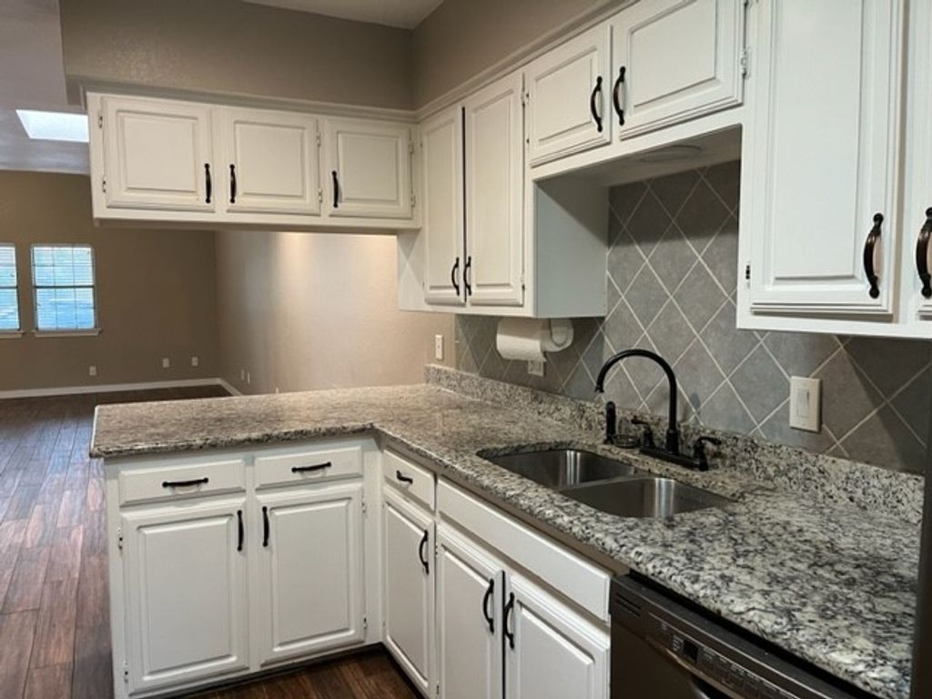 1112 Kathy Lane, Lewisville, TX 75067