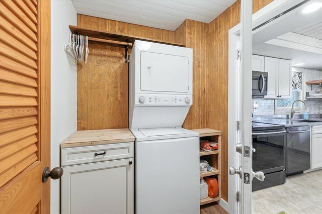 11 OAKLAND HILLS COURT, Rotonda West, FL 33947