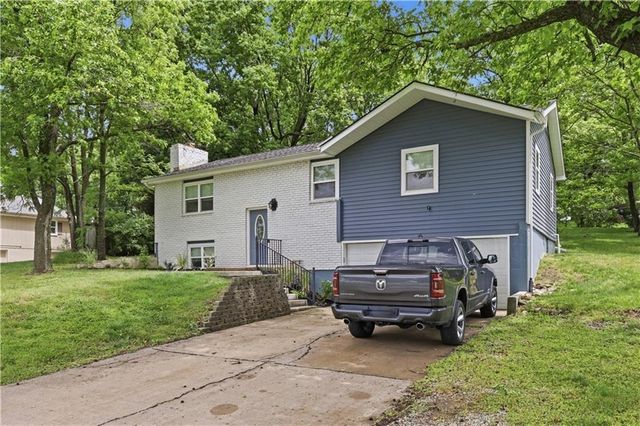 6709 Eastside Drive, Kansas City, MO 64152