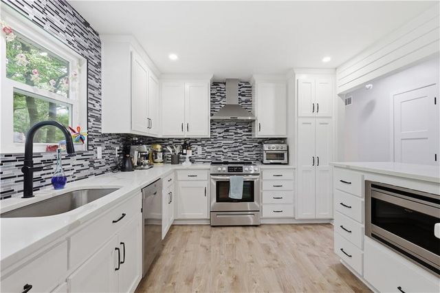 6709 Eastside Drive, Kansas City, MO 64152
