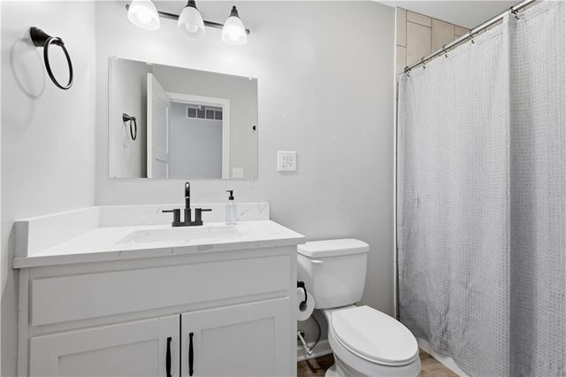 6709 Eastside Drive, Kansas City, MO 64152