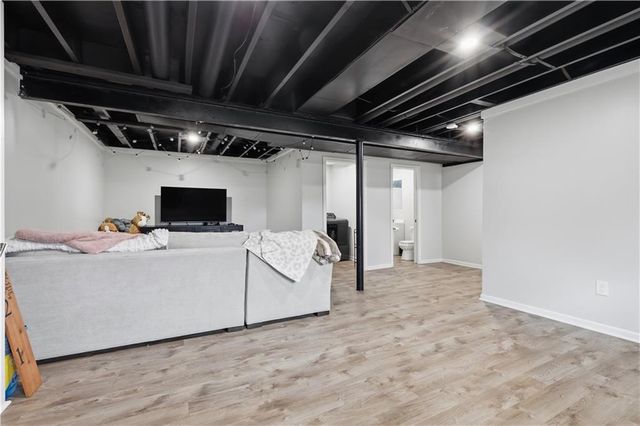 6709 Eastside Drive, Kansas City, MO 64152