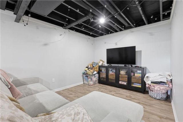 6709 Eastside Drive, Kansas City, MO 64152