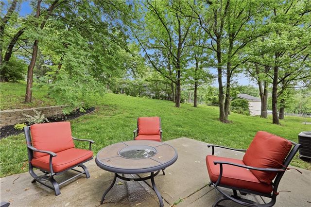 6709 Eastside Drive, Kansas City, MO 64152