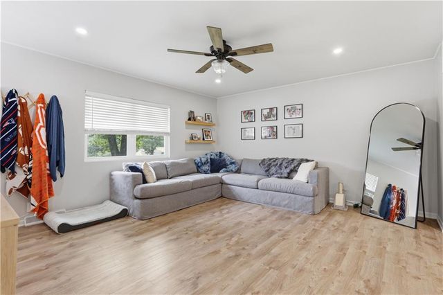 6709 Eastside Drive, Kansas City, MO 64152