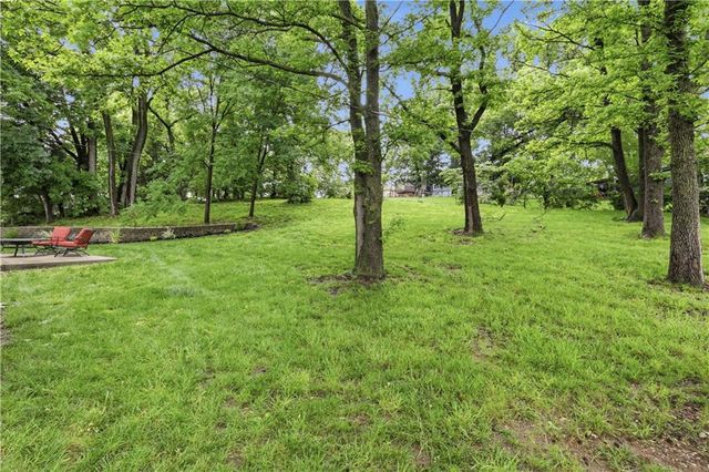 6709 Eastside Drive, Kansas City, MO 64152