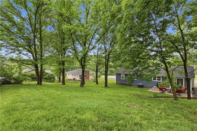 6709 Eastside Drive, Kansas City, MO 64152