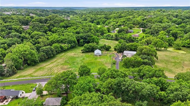 6709 Eastside Drive, Kansas City, MO 64152