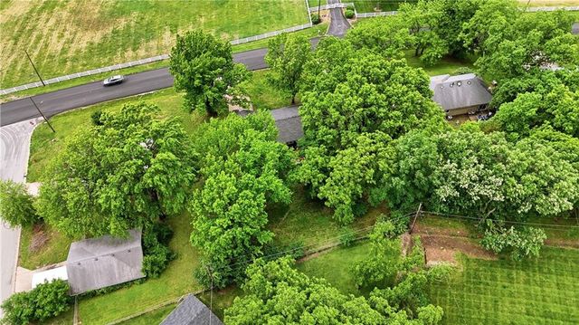 6709 Eastside Drive, Kansas City, MO 64152