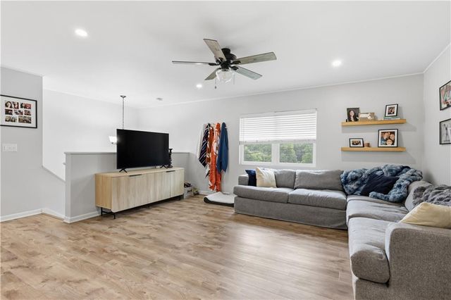 6709 Eastside Drive, Kansas City, MO 64152
