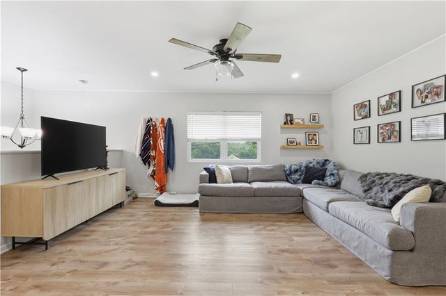 6709 Eastside Drive, Kansas City, MO 64152