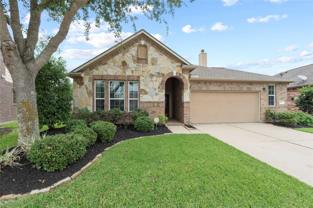 9997 Willow Falls Lane, Brookshire, TX 77423