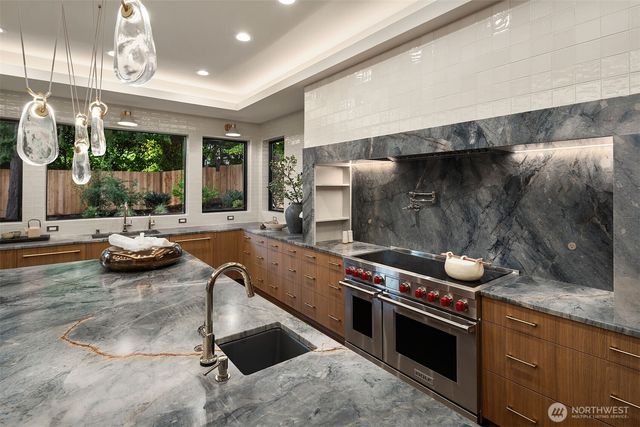 9030 NE 21st Place, Clyde Hill, WA 98004