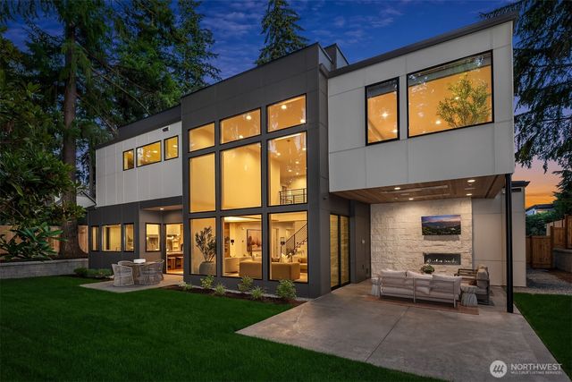 9030 NE 21st Place, Clyde Hill, WA 98004