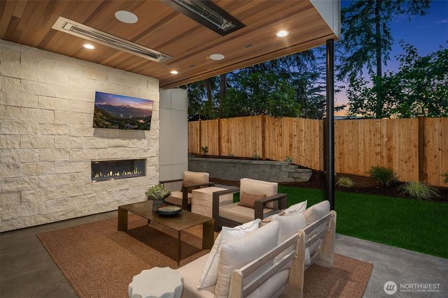 9030 NE 21st Place, Clyde Hill, WA 98004