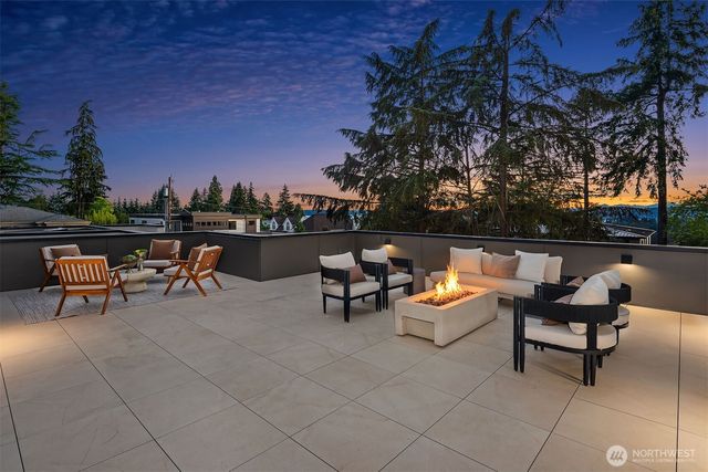 9030 NE 21st Place, Clyde Hill, WA 98004