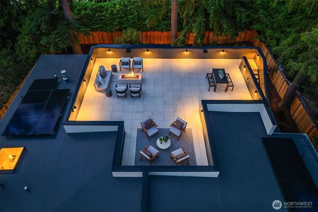 9030 NE 21st Place, Clyde Hill, WA 98004