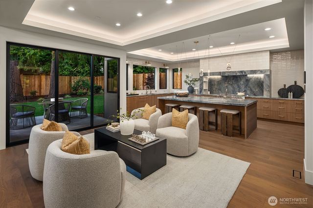 9030 NE 21st Place, Clyde Hill, WA 98004