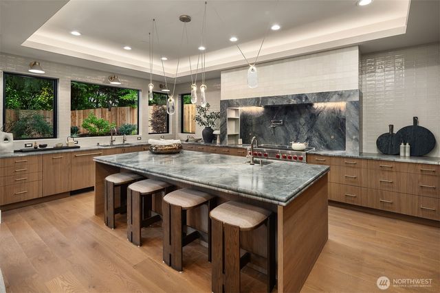 9030 NE 21st Place, Clyde Hill, WA 98004