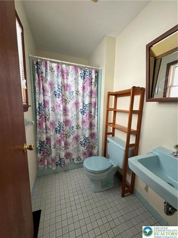 1207 Kressler Road, Allentown City, PA 18103