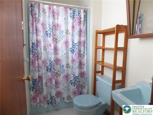 1207 Kressler Road, Allentown City, PA 18103