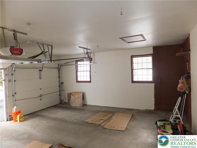 1207 Kressler Road, Allentown City, PA 18103