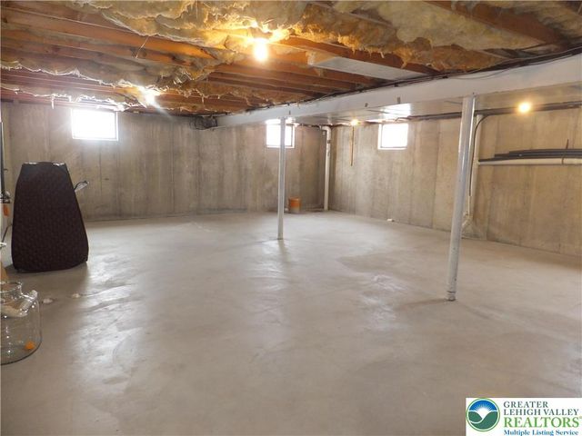 1207 Kressler Road, Allentown City, PA 18103