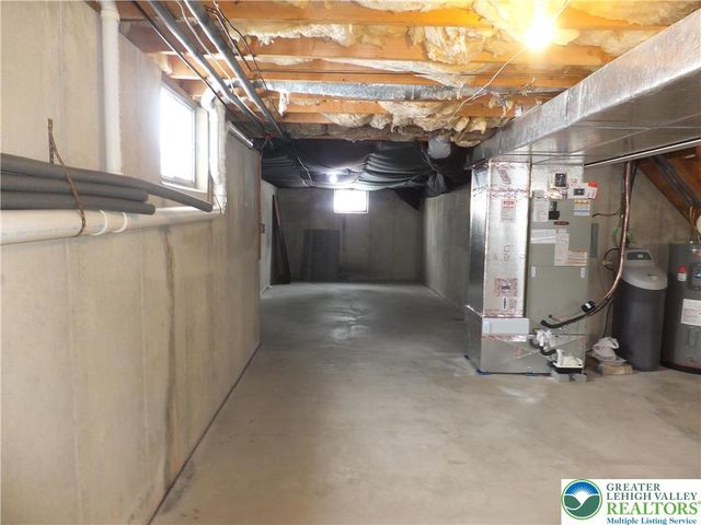 1207 Kressler Road, Allentown City, PA 18103