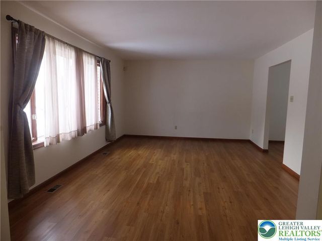 1207 Kressler Road, Allentown City, PA 18103