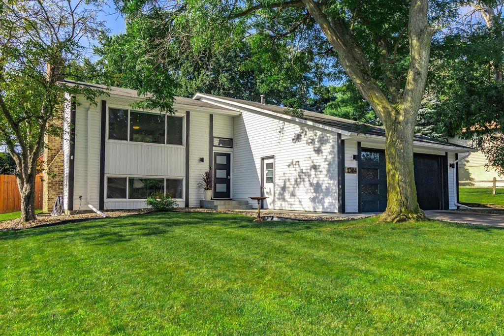1384 Amaryllis Lane, Eagan, MN 55123
