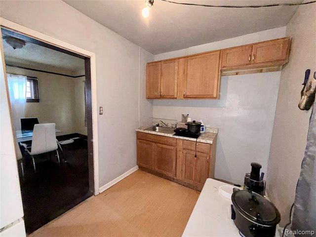 17245 Evergreen Road, Detroit, MI 48219