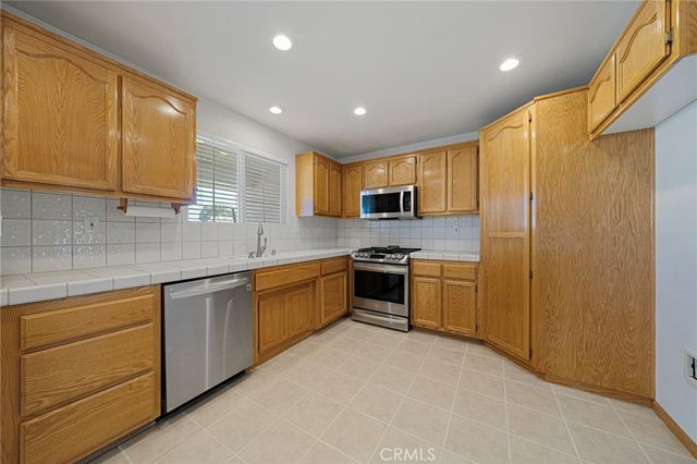 18499 Mountain Meadows, Victorville, CA 92395