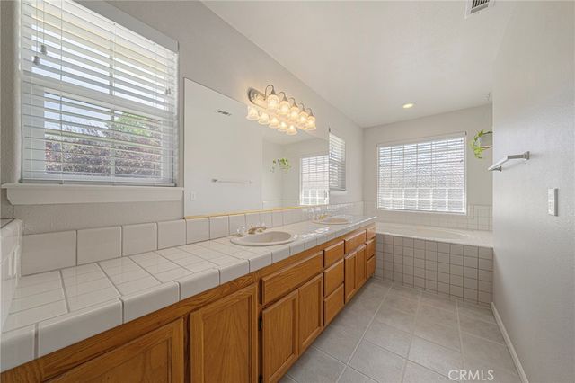 18499 Mountain Meadows, Victorville, CA 92395
