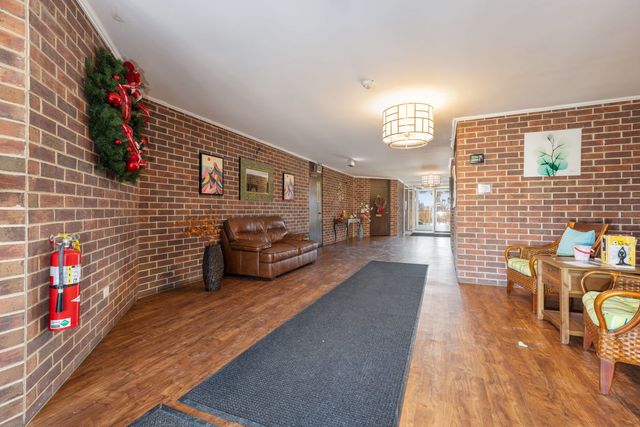 1501 Darien Lake Drive 201, Darien, IL 60561