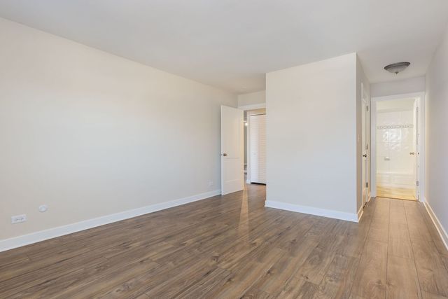 1501 Darien Lake Drive 201, Darien, IL 60561