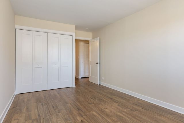 1501 Darien Lake Drive 201, Darien, IL 60561