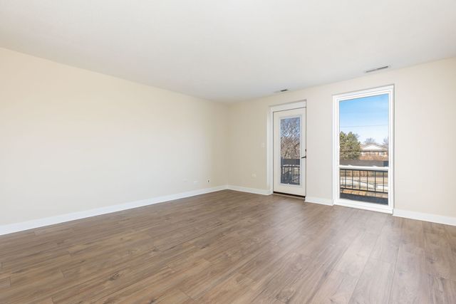 1501 Darien Lake Drive 201, Darien, IL 60561