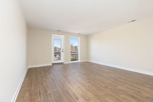 1501 Darien Lake Drive 201, Darien, IL 60561