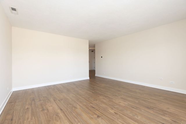 1501 Darien Lake Drive 201, Darien, IL 60561