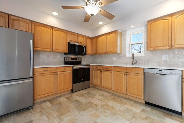 1501 Darien Lake Drive 201, Darien, IL 60561