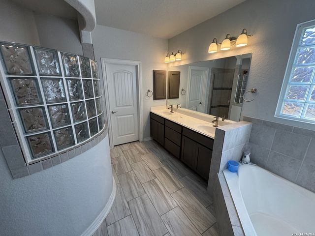 15230 Comanche Wolf, San Antonio, TX 78233