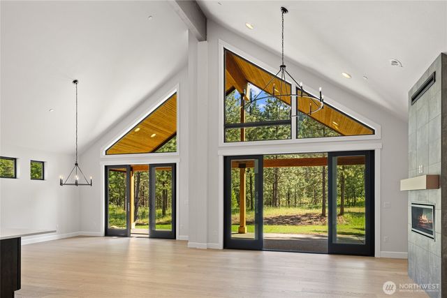 1061 Domerie Park Loop, Cle Elum, WA 98922