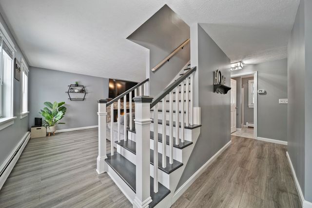 19 Pioneer Drive, Nashua, NH 03062