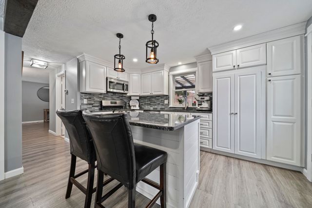 19 Pioneer Drive, Nashua, NH 03062