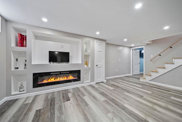 19 Pioneer Drive, Nashua, NH 03062