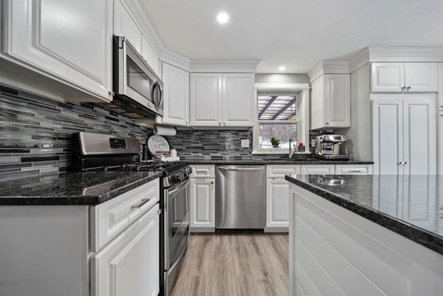 19 Pioneer Drive, Nashua, NH 03062