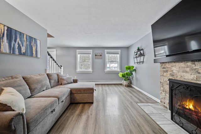 19 Pioneer Drive, Nashua, NH 03062